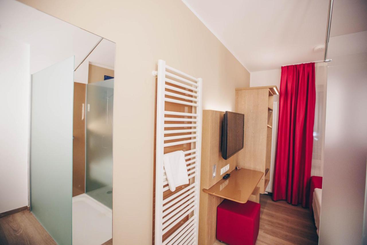 Hotel Luckys Inn Hamburg Bagian luar foto